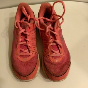 Under Armour Girls Tennis Shoe Sneakers. Pre-Owned